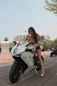肉丝袜机车女孩——MV AGUSTA F3