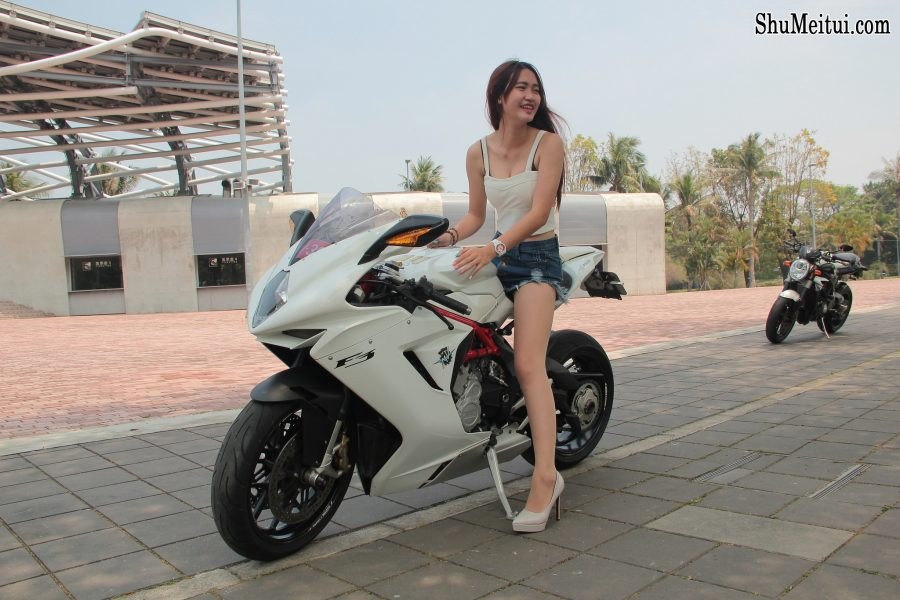 肉丝袜机车女孩——MV AGUSTA F3[第2张/共29张]