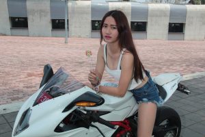 肉丝袜机车女孩——MV AGUSTA F3