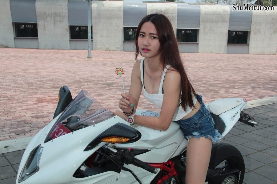 肉丝袜机车女孩——MV AGUSTA F3[第20张/共29张]