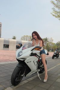 肉丝袜机车女孩——MV AGUSTA F3