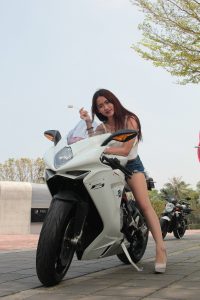 肉丝袜机车女孩——MV AGUSTA F3