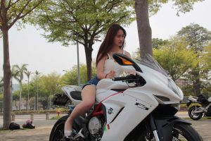 肉丝袜机车女孩——MV AGUSTA F3