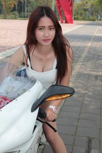 肉丝袜机车女孩——MV AGUSTA F3