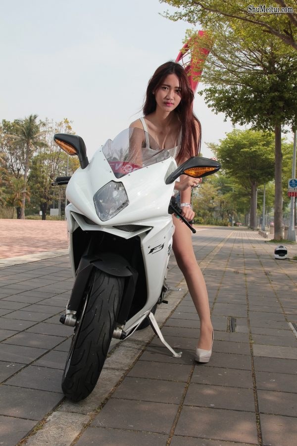 肉丝袜机车女孩——MV AGUSTA F3[第5张/共29张]