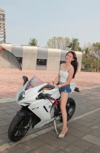 肉丝袜机车女孩——MV AGUSTA F3