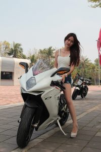肉丝袜机车女孩——MV AGUSTA F3