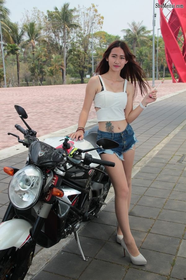 肉丝袜机车女孩——MV AGUSTA brutale 910 r[第13张/共17张]