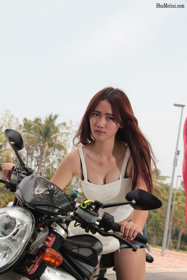肉丝袜机车女孩——MV AGUSTA brutale 910 r[第16张/共17张]