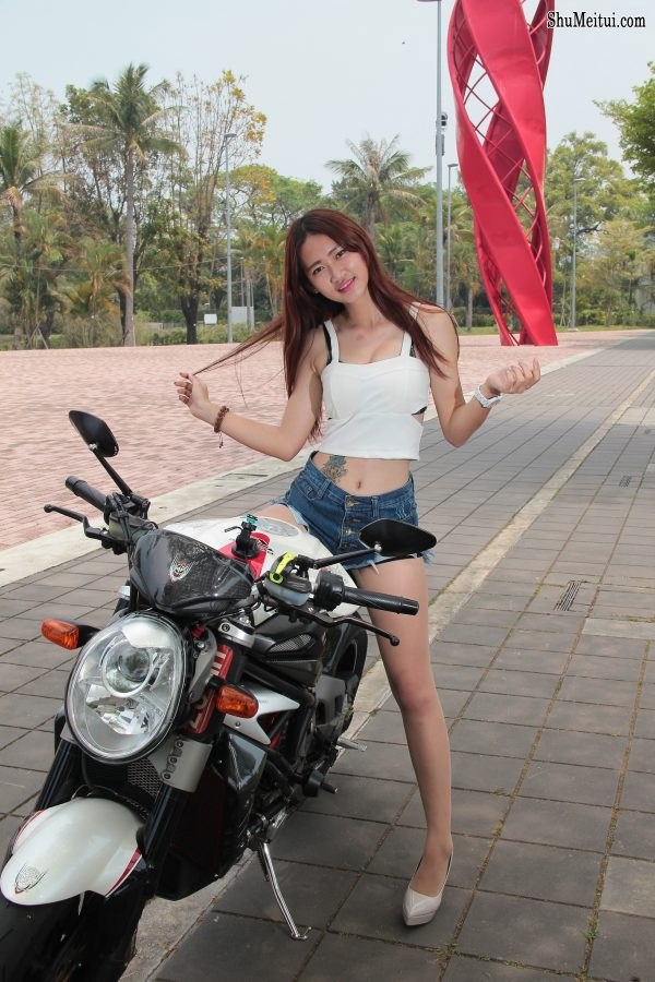 肉丝袜机车女孩——MV AGUSTA brutale 910 r[第17张/共17张]