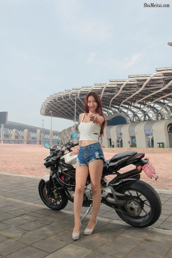 肉丝袜机车女孩——MV AGUSTA brutale 910 r[第4张/共17张]