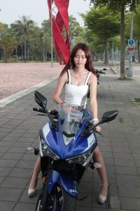 肉丝袜机车女孩——YAMAHA YZF-R3