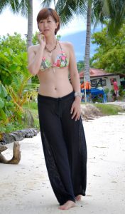 短发王美晨海边比基尼各种浪性感