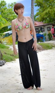 短发王美晨海边比基尼各种浪性感