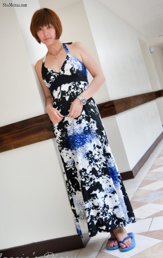 短发熟女姐姐王美晨海边度假低胸秀脚[第2张/共24张]