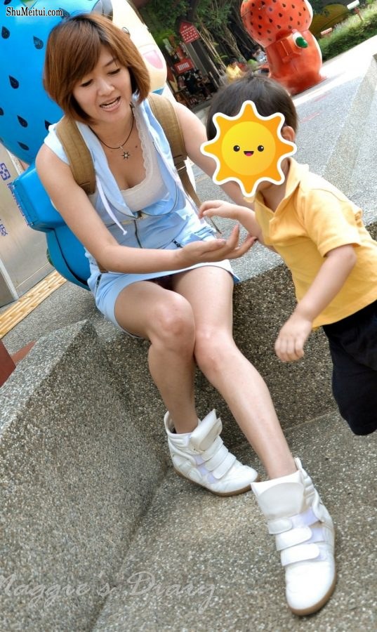 王美晨和姐妹外出秀腿有亮点[第11张/共16张]