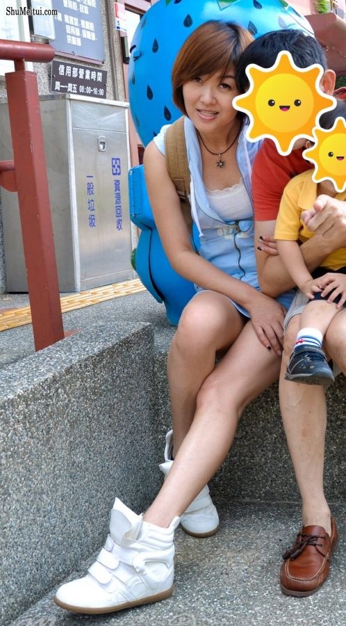 王美晨和姐妹外出秀腿有亮点[第12张/共16张]