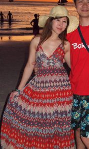 尹嫂海边度假之长裙玉乳