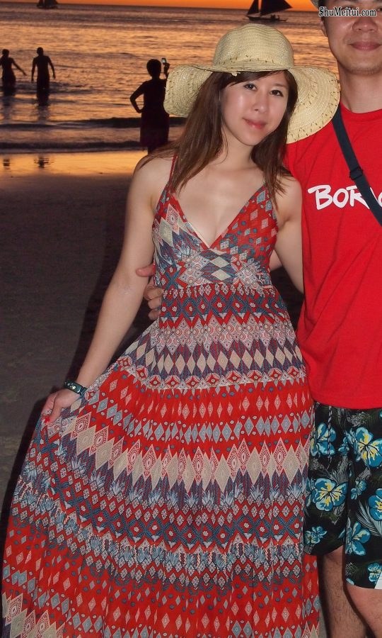 尹嫂海边度假之长裙玉乳[第1张/共16张]