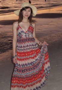 尹嫂海边度假之长裙玉乳