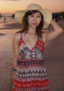 尹嫂海边度假之长裙玉乳