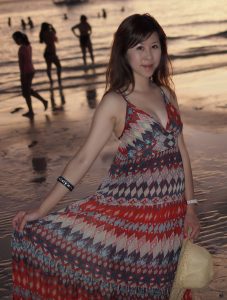 尹嫂海边度假之长裙玉乳