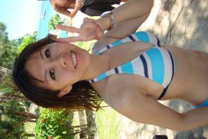 尹嫂年轻时海边度假