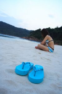 尹嫂年轻时海边度假