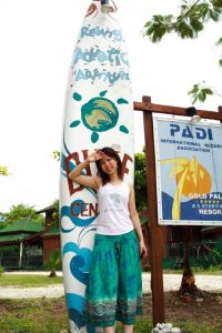 尹嫂年轻时海边度假