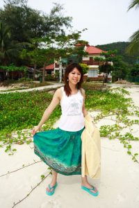 尹嫂年轻时海边度假