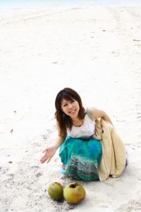 尹嫂年轻时海边度假