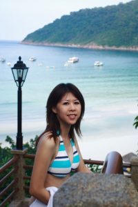 尹嫂年轻时海边度假