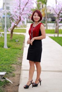 两位远房表嫂一起出来秀腿