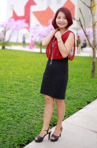 两位远房表嫂一起出来秀腿