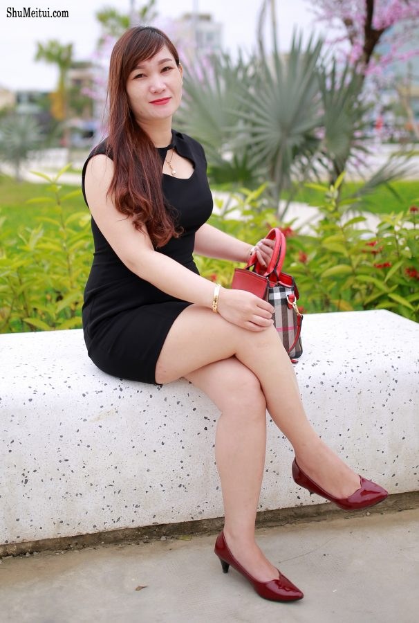 两位远房表嫂一起出来秀腿[第6张/共19张]