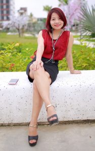 两位远房表嫂一起出来秀腿