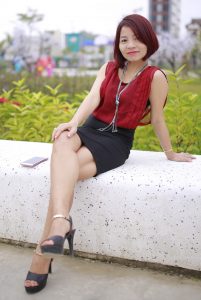 两位远房表嫂一起出来秀腿