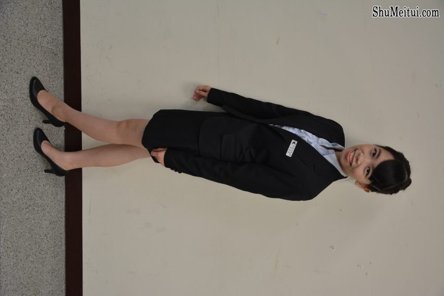 一群穿制服女孩儿们的肉丝高跟培训礼仪1[第12张/共35张]