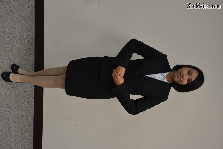 一群穿制服女孩儿们的肉丝高跟培训礼仪1[第13张/共35张]