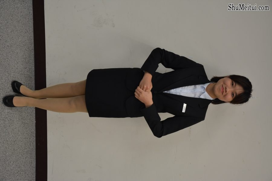 一群穿制服女孩儿们的肉丝高跟培训礼仪1[第16张/共35张]