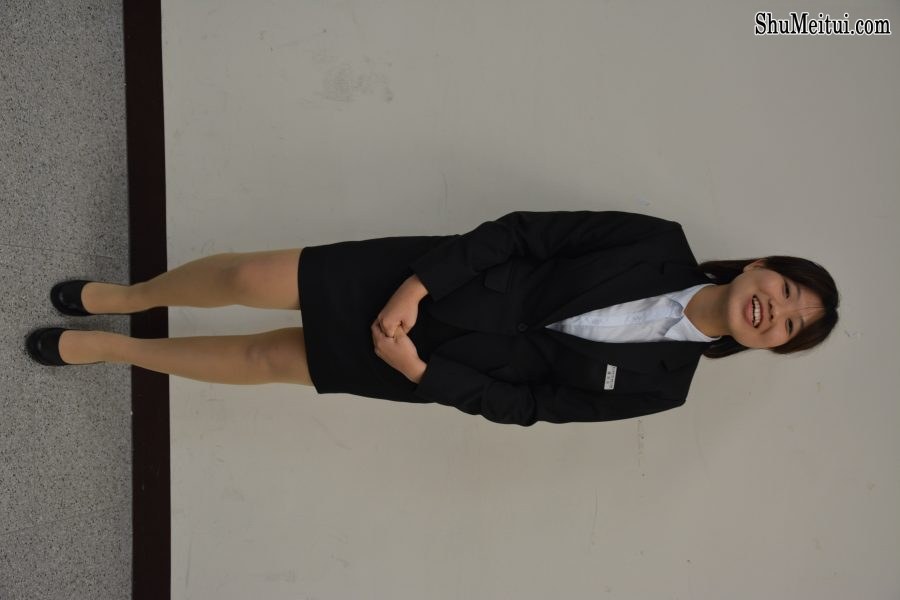 一群穿制服女孩儿们的肉丝高跟培训礼仪1[第17张/共35张]