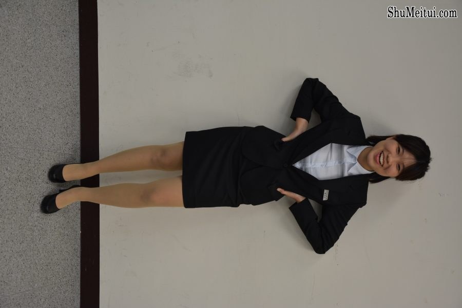 一群穿制服女孩儿们的肉丝高跟培训礼仪1[第19张/共35张]