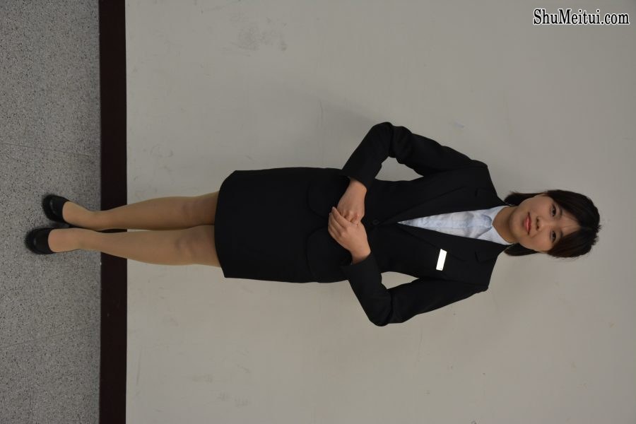 一群穿制服女孩儿们的肉丝高跟培训礼仪1[第21张/共35张]