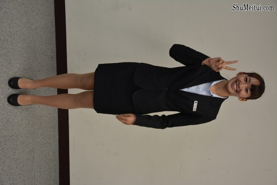 一群穿制服女孩儿们的肉丝高跟培训礼仪1[第22张/共35张]