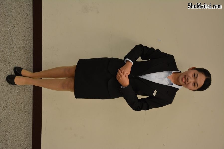 一群穿制服女孩儿们的肉丝高跟培训礼仪1[第24张/共35张]