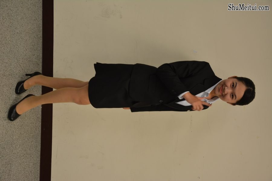 一群穿制服女孩儿们的肉丝高跟培训礼仪1[第25张/共35张]