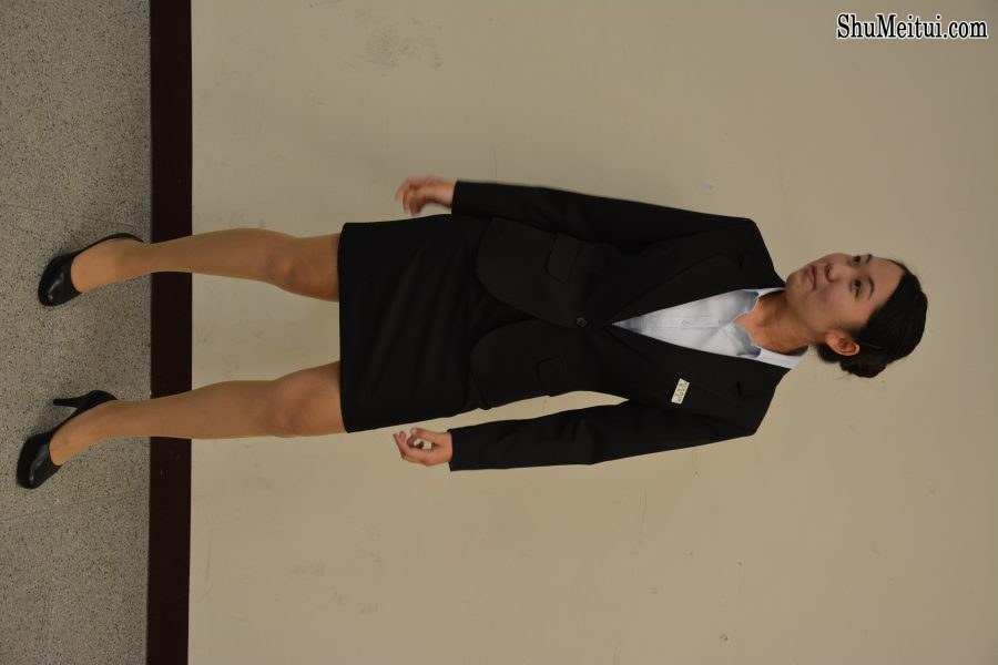 一群穿制服女孩儿们的肉丝高跟培训礼仪1[第28张/共35张]