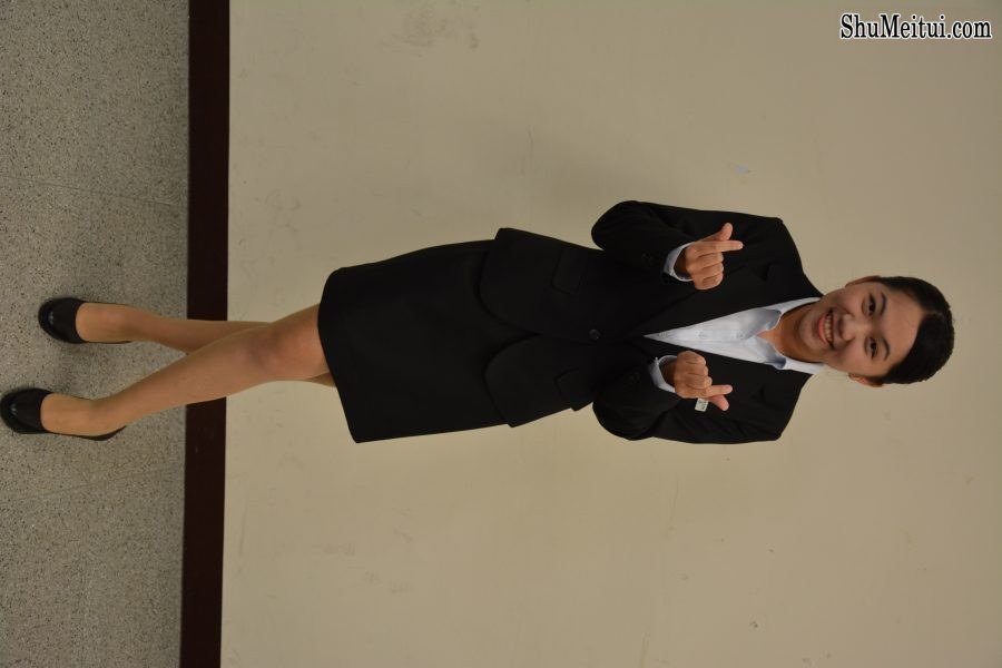 一群穿制服女孩儿们的肉丝高跟培训礼仪1[第29张/共35张]