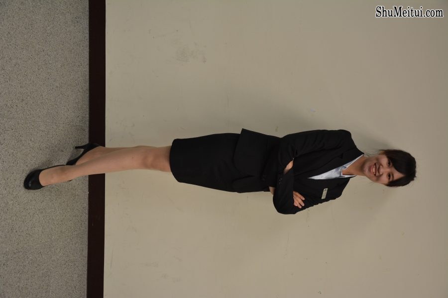 一群穿制服女孩儿们的肉丝高跟培训礼仪1[第31张/共35张]