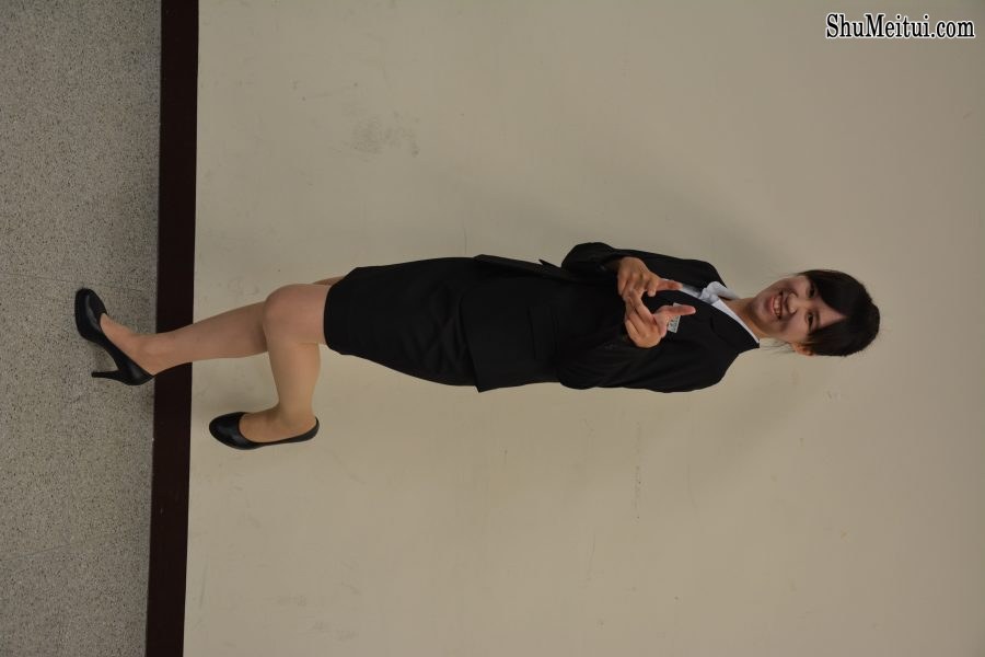 一群穿制服女孩儿们的肉丝高跟培训礼仪1[第33张/共35张]